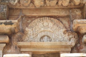 The thorana over a niche at Moovar Koil, Kodumbalur